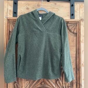 Patagonia women’s hooded fleece sweatshirt, size small.